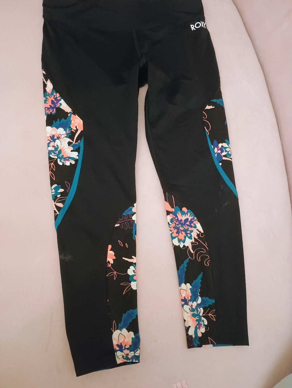 Roxy Take Me To The Beach Leggings in Black and Tropical Print - XL SPF Fabric - Picture 7 of 8